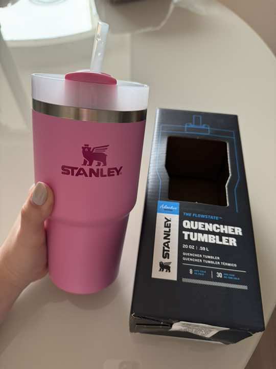 Minha nova companheira 💖  Copo Quencher Peony Stanley | 591ml   #stanley #quencher #StanleyCup #stanleyquencher #quenchertumbler #new #edicaolimitada 