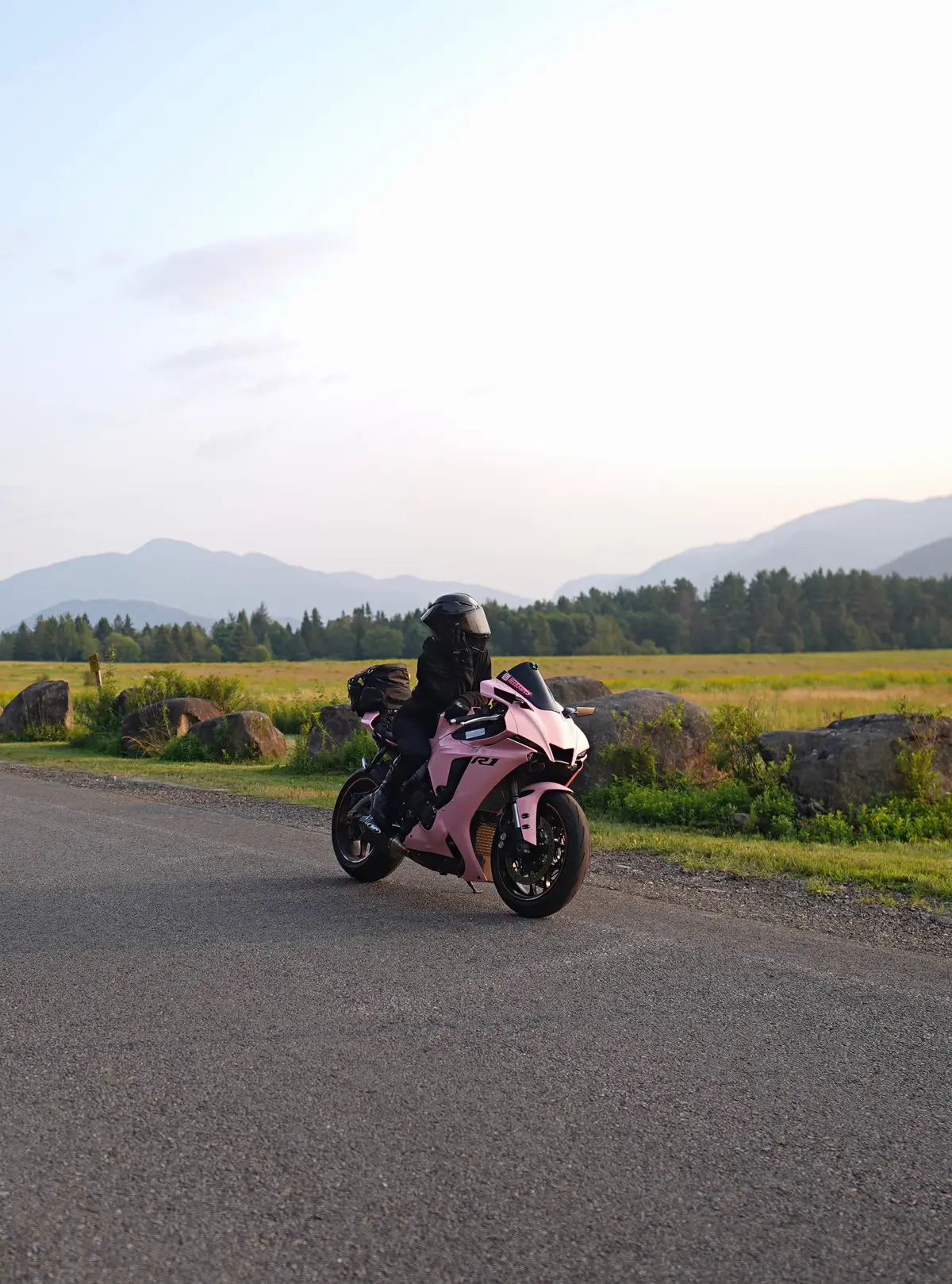 7 hour road trip on the bike to the mountains ⛰️ #yamahar1 #pinkbike #bikergirl #r1 