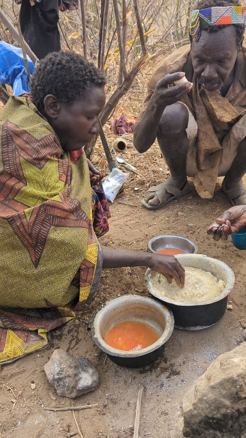 Wow,,🤩 it's Amazing Family lunch hadzabe tribe eating their food.