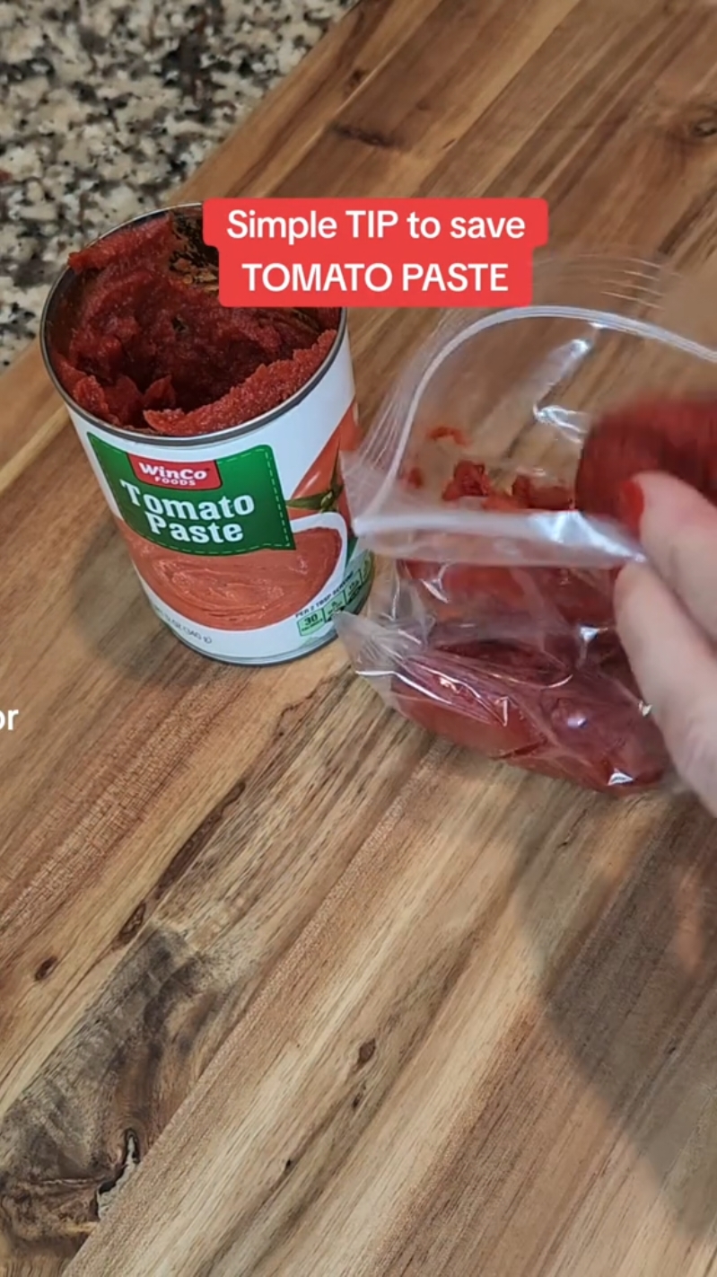 🍅 🥫Tomato Paste storage hack.  #KitchenHacks #LifeHack  #momhacks #CookingHacks #tomatopasta 