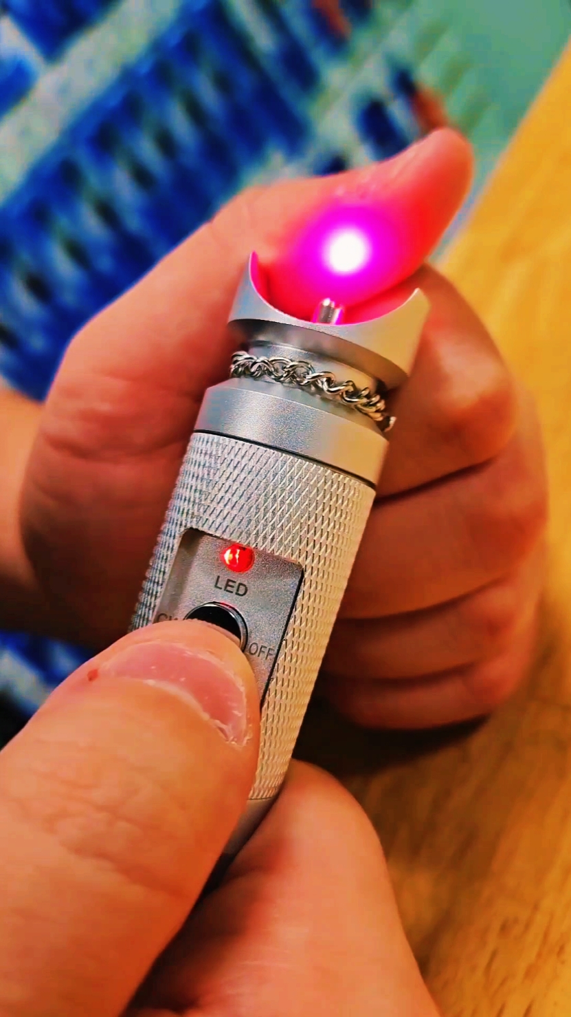 Our rugged Visual Fault Locator (VFL-300) is a must-have for field personnel working with fiber optic cables!  Designed to pinpoint fiber breakpoints, leaks, poor connections, and stress points, here's why it's essential: - 650 nm Class IIIA laser diode for fault detection in single and multi-mode fiber up to 3 miles. - Modes include continuous wave, pulsing, and slower pulsing for various detection needs. - Works in OTDR dead zones, perfect for end-to-end visual fiber identification. - Rotatable protective sleeve to prevent accidental button presses. - Lightweight, portable pen-style design with rugged aluminum housing. - Includes adapters for 1.25mm and 2.5mm ferruled connectors (FC, SC, ST), and an LC adapter for LC connectors, plus a carrying pouch and instructions. Offering America's Best Tool Warranty Shop #JonardTools link in bio! . . . #fiber #fiberoptic #fiberoptictools #toolsofthetrade #fiberwire #fibertechnician