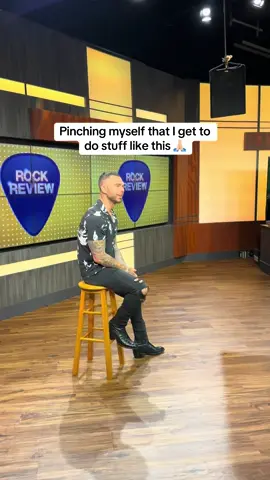 Today I had the privilege of sitting down with Eric Dahl for his TV show ‘Rock & Review’. We talked Alzheimer’s, new album, tour, guitars, and so much more. Be on the lookout for one of my favorite interviews yet airing soon on @FOX 17 News #ENDALZ #Nashville #news #artist #philanthropist 