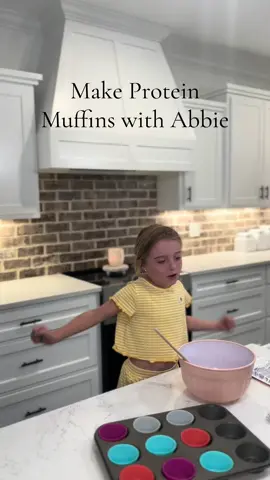 Muffins w Abbie & yes she did say what you think you heard 🤪 @Martha White @Clean Simple Eats @amazinglace @Taylor Swift @Ella Langley @Riley Green @SHEINUS  #muffin #cleansimpleeats #marthawhite #karaoke #swiftie #littleswiftie #fypage #capcut 