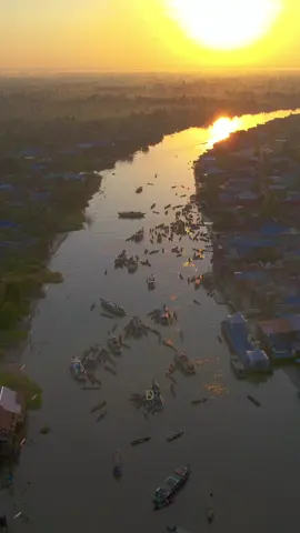 Ada yg ke acara Festival Pasar Terapung di Lok Baintan gak gaes? . . . 📍Pasar Terapung Lok Baintan, Kab. Banjar . . . 🎥Dji Air 2S . . . #xyzbca#drone#dronevideo#viewdrone#skyview#fypp#fyp#kalsel#seribusungai#pasarterapung#rctioke#viral#wisata#pesonaindonesia#wonderfullindonesia#turis#wisatawan#indonesia#serunyawisata