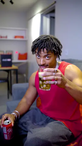 você não vai querer perder a chance de colecionar seus heróis favoritos em realidade aumentada e ainda ganhar números da sorte, né? corre que a promoção da @Coca-Cola edição limitada dos Heróis Marvel é por tempo limitado! 🏃🏿❤️ *publicidade   #CocaCola #Marvel   Certificados de Autorização SPA/ME nº 05.033663/2024 e SPA/ME nº 04.033666/2024. Leia os regulamentos completos, veja a data do sorteio e demais informações no site www.coca-cola.com/br/pt/offerings/marvel