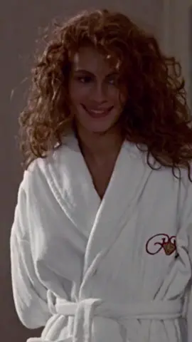 Do you know about Julia Roberts' past boyfriends? #celebrity  #juliaroberts #liamneeson #dylanmcdermott #kiefersutherland #jasonpatric #matthewperry #benjaminbratt #danielmoder 