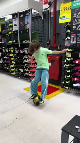 Chuteira nova…! 👟 #leozinho #leocostamanganelli #filho #amo 