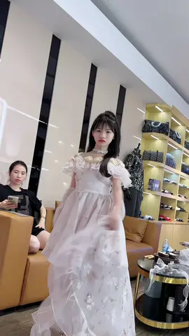Em đi về phía mặt trờii😝#dinhmylinh #fyp #xuhuong 