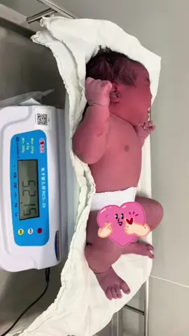 Trộm vía e hơn 5kg 🥰 #cutevideo #newbornbaby #babycrying 