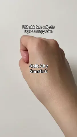 Mùa hè đến rồi, mọi người nhớ reapply kem chống nắng đầy đủ nhé. Còn chân ái của tui chính là em sáp chống nắng này của Abib đây #kbeauty #fyp #xuhuong #viral #kbeautyskincare #koreanskincare #sensitiveskin #abib #sunstick 