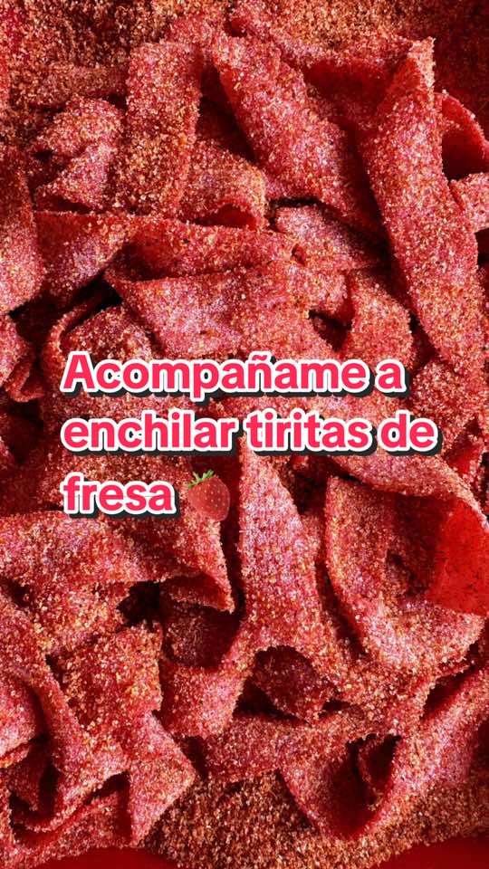 Acompañame a hacer tiritas de fresa enchiladas de todo de chamoy, si no las has probado, ¿que estas esperando? #emprendimiento #viral #fyp #dulcesenchilados #gomitasenchiladas 