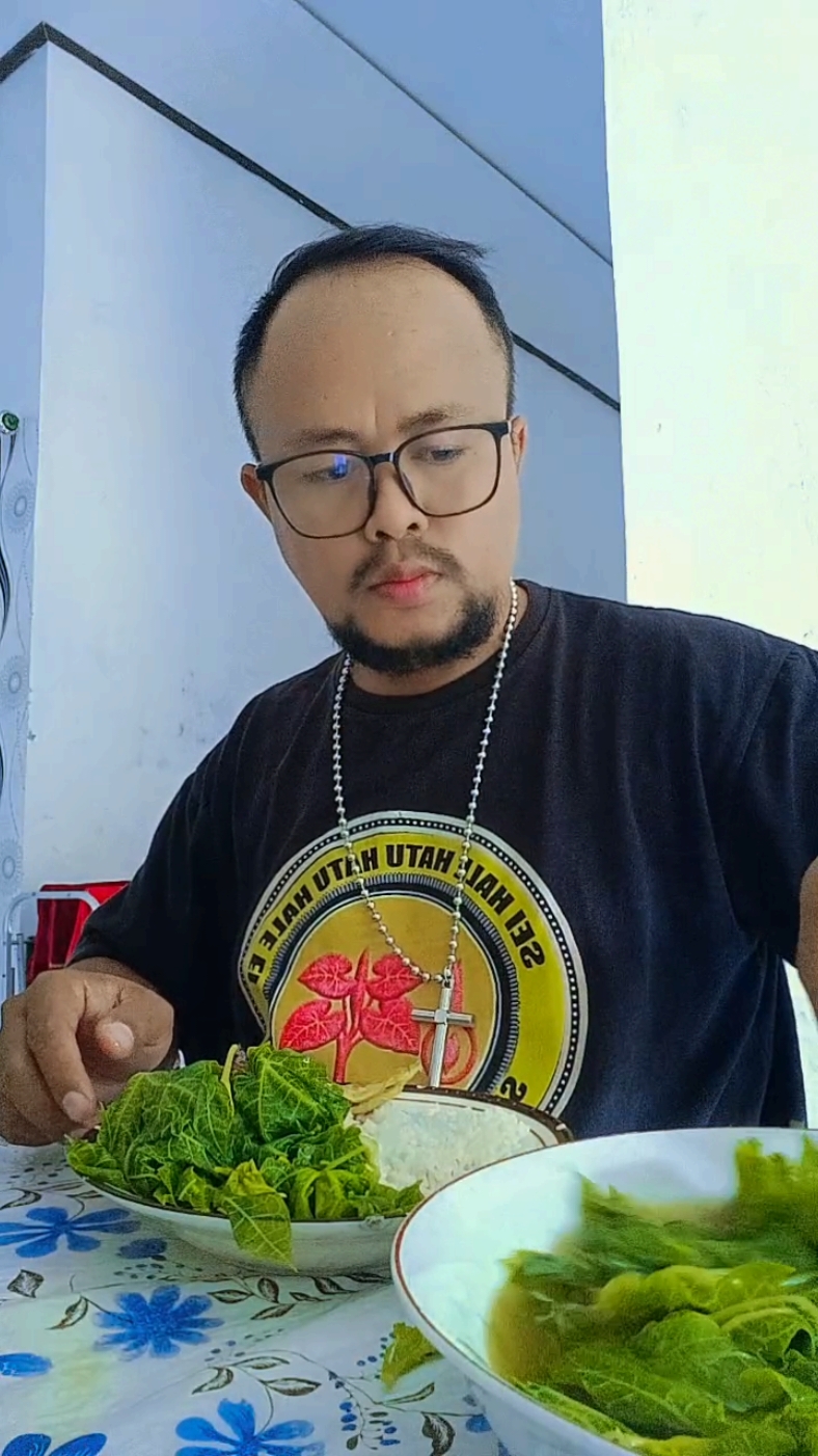 Sayur terenak dan tersehat versi Papa El...aku mah pria simpel tidak rewel soal makanan asalkan tersedia tepat waktu saat jam makan.😆😁