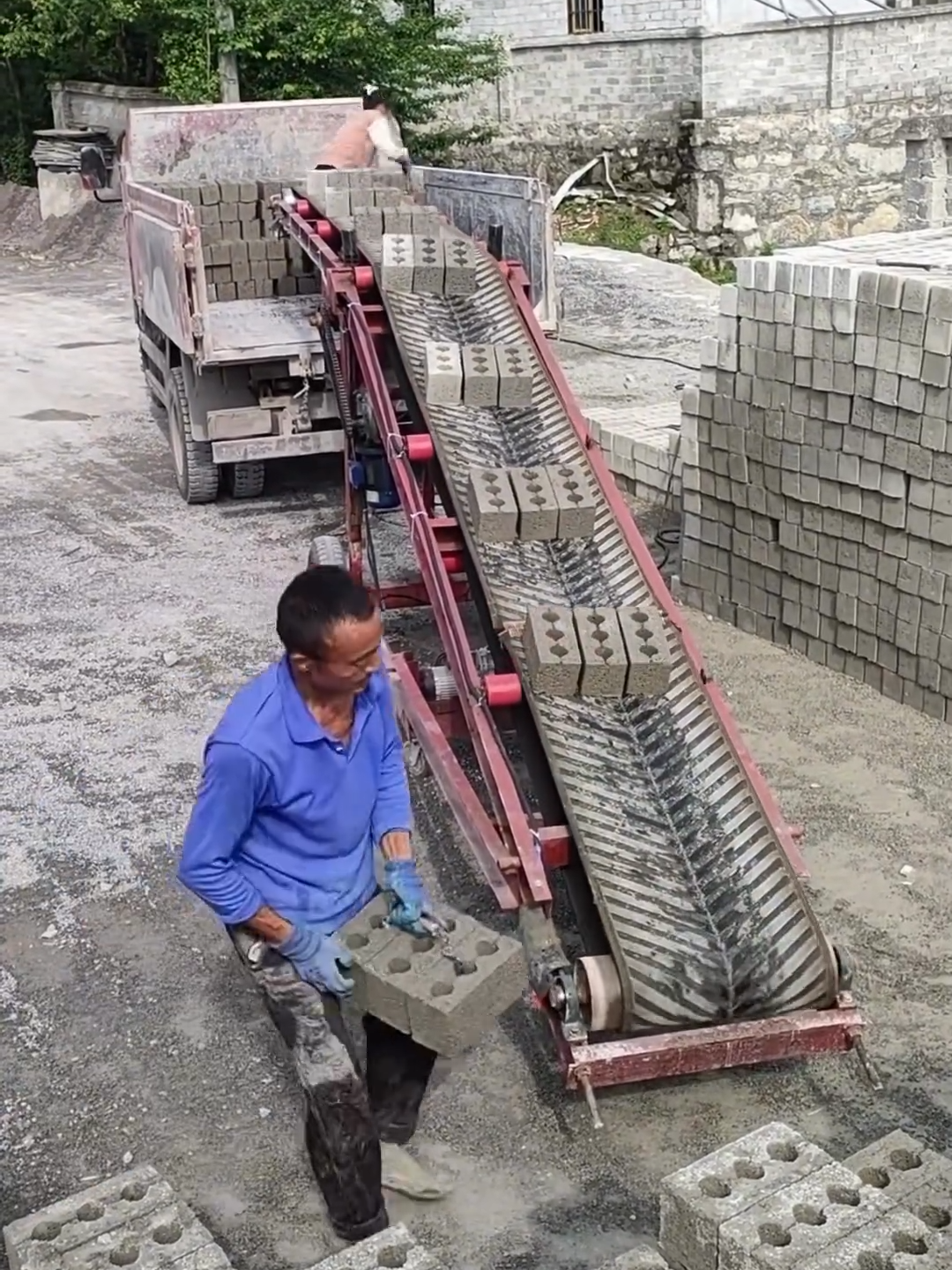 block conveyor belt machine #blockmachine #brickmachinemike #blockmachinesupplier #Jamaicablocks #Jamaicablockmaker #soilblockmaker #blockmakingmachine #blockmakingmachineforsaleinghana #blockmakingmachines #blockmakingmachineline #automaticblockmachine #hollowblockmachine #Jamaicaconstruction #jamaicaconstructioncompany #jamaicaconstructionrental #vjconstructionltdjamaica