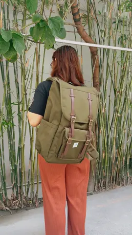 Which one are you eyeing? 👀 Herschel bags available in all #GrindPhilippines stores and online: www.grind.com.ph 🎒✨  #MakeYourSchoolDaysEpic