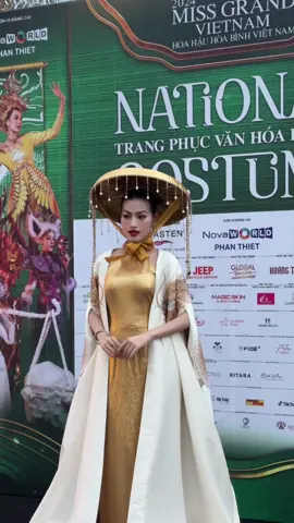 Á hậu Minh Thư tại thảm đỏ National Costume #MissGrandVietnam #NationalCostume #NovaWorld #NovaWorldPhanThiet #Elasten #Collagenso1taiDuc #BFP #Aratawellness #SenVang 