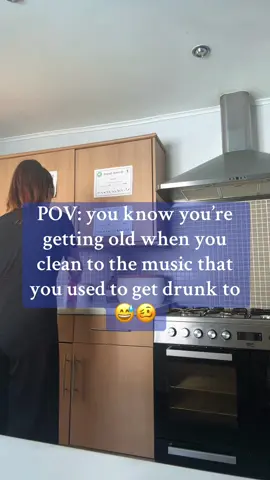 Its true tho 😂😂 #CleanTok #cleaninginspo #drunkvibes #gettingold #growingup #cleaning #fyp #foryoupage #viral #relatable #cleantiktok #summervibes #blowthisup #trendingsound #trending #mumlife #mumsoftiktok #summerdrinks #MomsofTikTok 