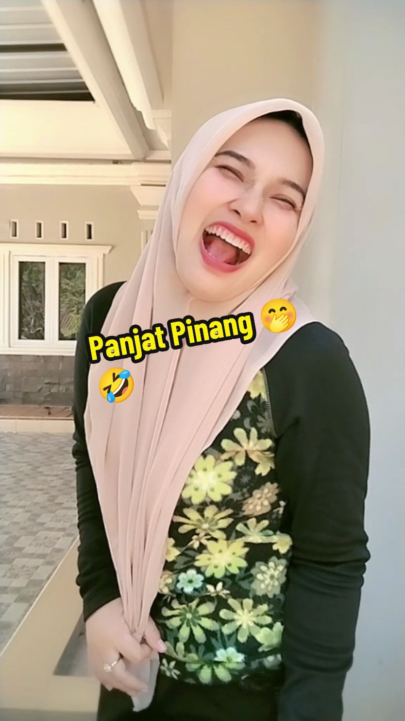 Panjat Pinang🤭🤣#momresinda #lucuk #lucu 