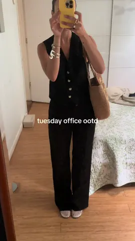 off to a networking event this morning!! #corporate #workwear 