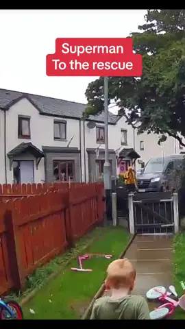 Delivery man saves kids mum #foryou #foryoupage #viral #tiktok #hero