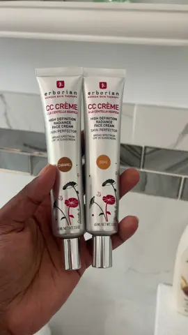 Omg wow! I love how the erborian co cream provides such natural coverage. 😍😱 @ErborianUSA kindly sent over their viral CC Creme with SPF 25  #koreanskincare #erborian #cccream #erborianpartner #ErborianUSA #skincare 