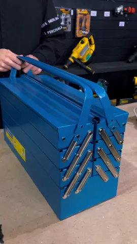 Organização e Praticidade em Um Só Lugar! Mantenha suas ferramentas sempre em ordem com a Caixa Sanfonada para Ferramentas da Tramontina. Compacta, resistente e fácil de transportar, ela é perfeita para profissionais e entusiastas que valorizam organização e eficiência. Descubra a qualidade Tramontina e facilite o seu trabalho com estilo! Quer saber mais? Fale conosco: (15) 97403-9794.             #ferramentasdequalidade #lojadeferramentas #ventilarmaquinas #novidades #ferramentasprofissionais #CapCut #fypviralシ #crescernasredes #DIY 