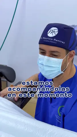 En esos preciosos minutos antes de la cirugía, mi objetivo es más que preparar físicamente al paciente; es también fortalecer su espíritu. Tomo sus manos con suavidad, transmitiéndoles la confianza de que están en manos dedicadas y empáticas. Es un honor estar presente en este momento crucial, ofreciendo no solo habilidades médicas, sino también el apoyo emocional necesario. Juntos, enfrentamos el procedimiento con coraje y esperanza en un futuro mejor. 🌺🔍🚶‍♂️ #CirugíaConCuidado #ApoyoMédico #ConfianzaTotal