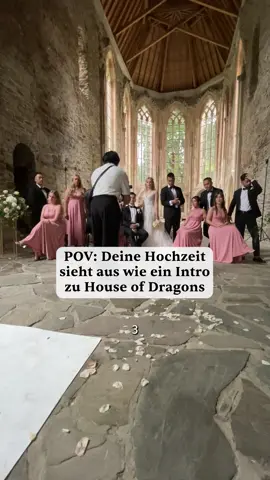 Deine Hochzeit sieht aus wie ein Trailer zu einer neuen Staffel von House of Dragons. Wer braucht schon klassische Hochzeits Gruppenbilder wenn man aussieht wie hier 🤧🫶🏻🔥  Hochzeitstrend | Game Of Thrones | House of Dragons | Cinematic Wedding | Gruppenfoto Trend #gameofthrones #weddingtrends #groupphoto #hochzeitstrend #gruppenbild