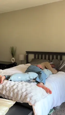 i think she likes it more than me🫣 #foruyou #foryoupge #viralvideo #trending #pillow #reaction 
