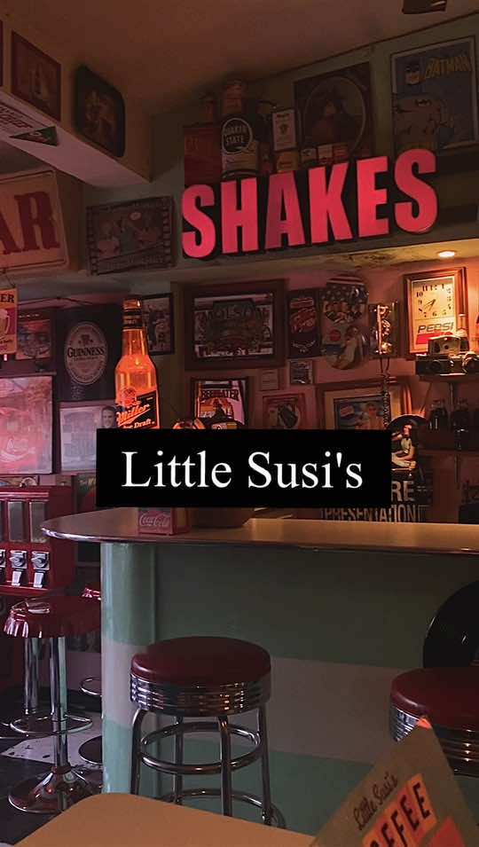 Fuimos a visitar un café con temática de los años 50's con cosas super bonitas de la época y música @littlesusis #juarez #ciudadjuarez #cafesenciudadjuarez #años50 #cafecito