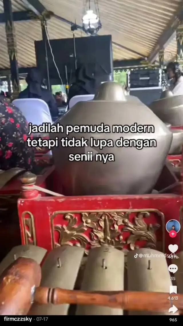 dua orang yng berbeda🙏🏻🤪