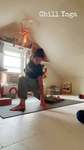 Ive been dealing with a bit of shoulder pain lately… im so happy to be back on my mat moving more freely. Working with pain is sometimes a blessing in disguise. By paying attention and listening deeply to your body, you find what feels nourishing. And it usually turns into a creative little flow! 😝 #yogalove #yogalover #yogateacher #yogi #yogaflow #yogatherapy #yogaflow #yogateacher #SelfCare #selflove #mindfulness #yogisoftiktok #yogaathome 