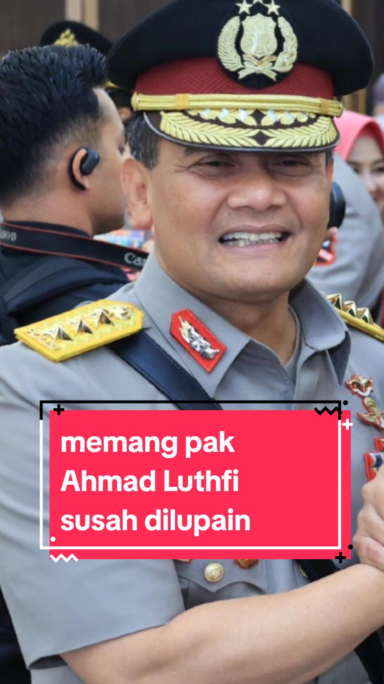 memang pak Jenderal Ahmad Luthfi susah dilupain menyala Jenderal 🔥🔥🔥 #ahmadluthfi #hadiruntukmasyarakatjateng #pilkada2024 #cagubjateng #gimanakonsepnya #trentiktok #jjtipis #jj #fypsounds #polisibaik #polisiviral #polisiganteng #pakluthfi #luthfi #pakluthfisakpore #bapakseruni #seruni #CapCut 
