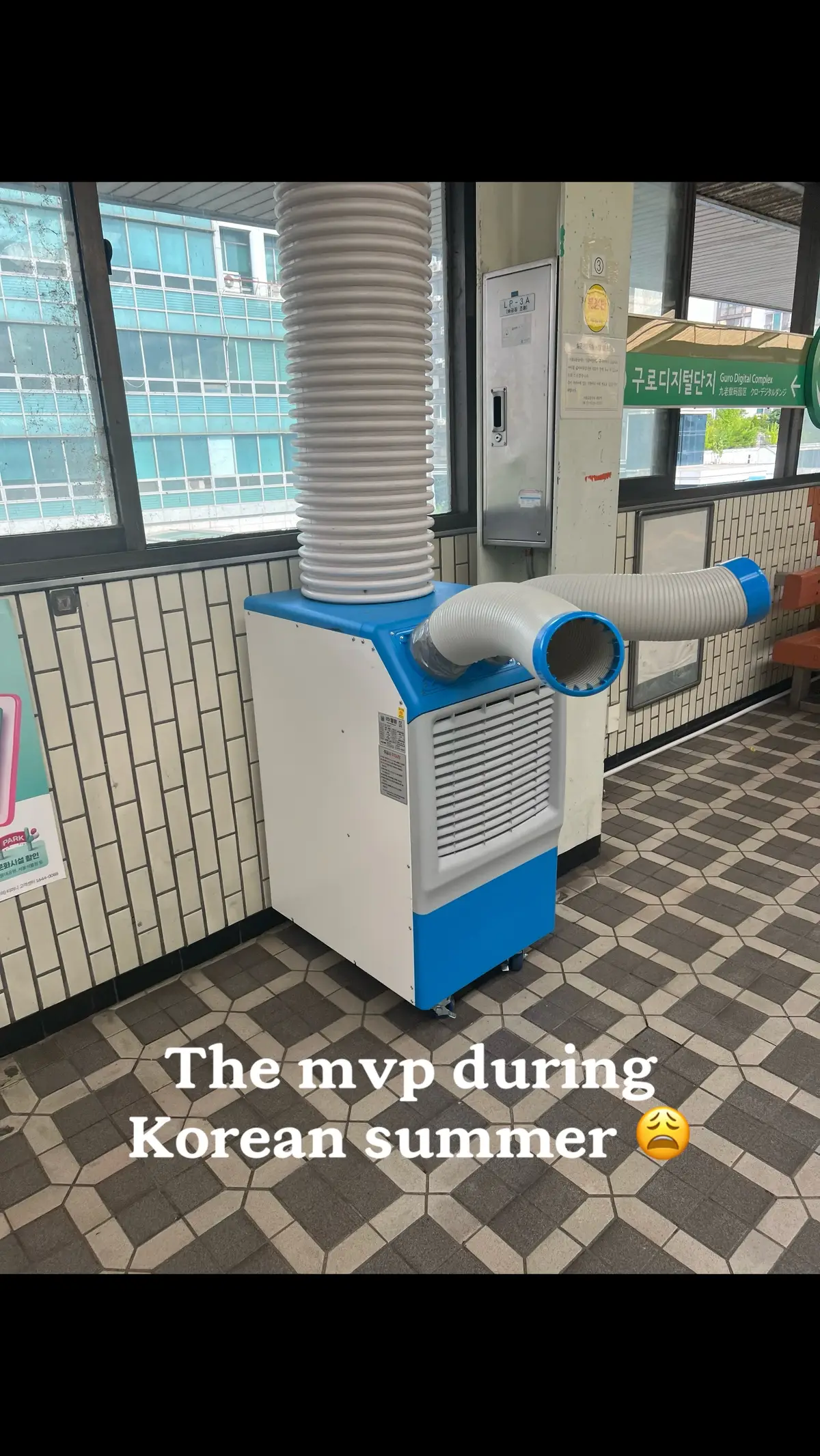 I’d never seen anything that looked like this but this is an aircon unit they have at some train stations in Seoul and it’s a lifesaver #travelkorea #seoul #lifeinkorea 