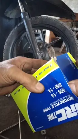 pasang ban dalam irc dimotor beat. ban dalam irc cocok untuk semua motor matic.