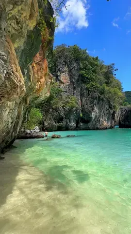 Paradise Island in full light, nature shining brightly 🏝️✨ 📍Koh Lao Lading - Krabi , Thailand 🇹🇭 . #thailand #thailandtravel #beachvibes #islandlife #tiktoktravel #nature #krabi #travel 