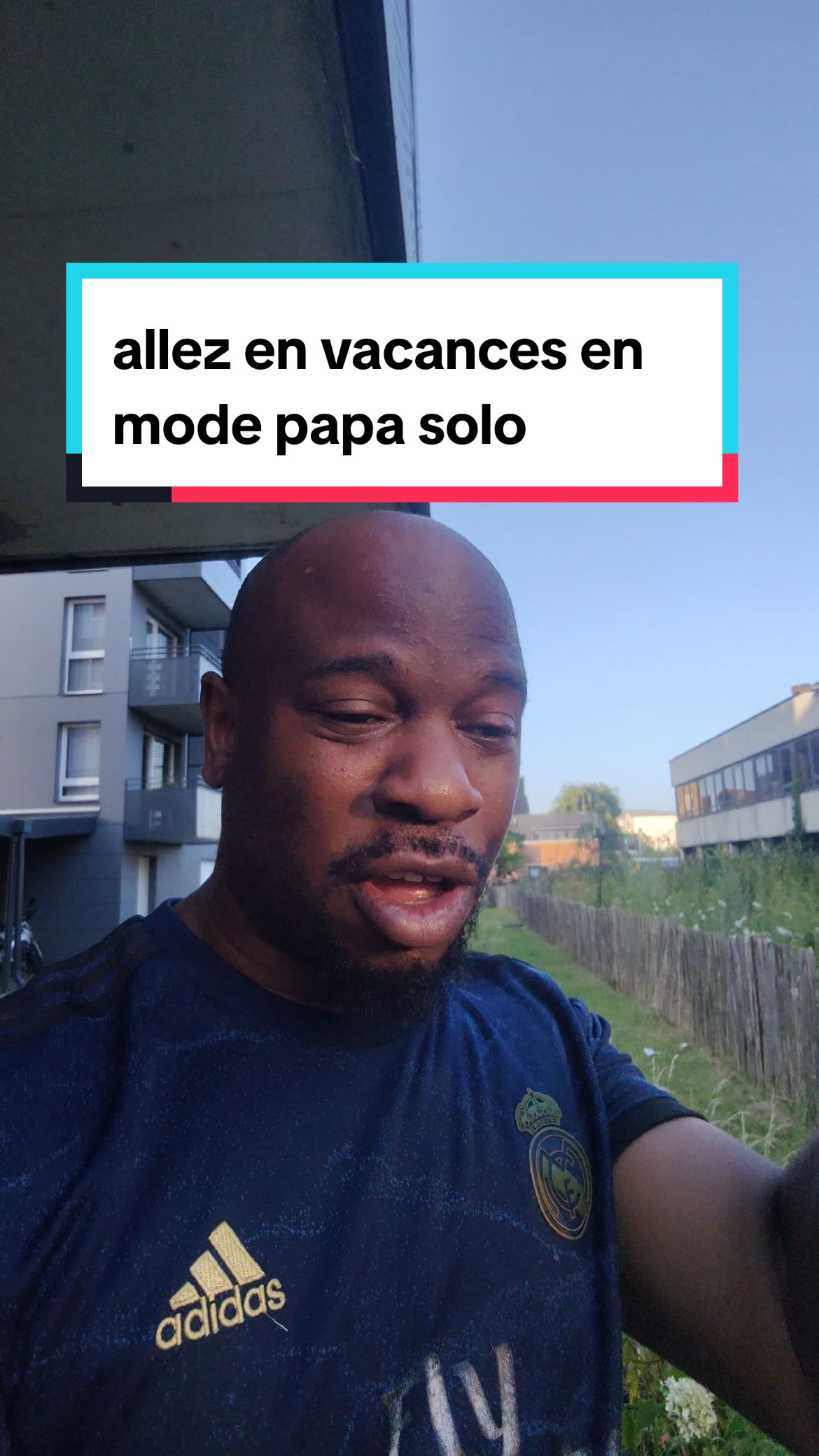 il faut normaliser que les hommes peuvent aller en vacances avec leur enfant et sans leur mère #vacances #voyage #maman #papasolo 