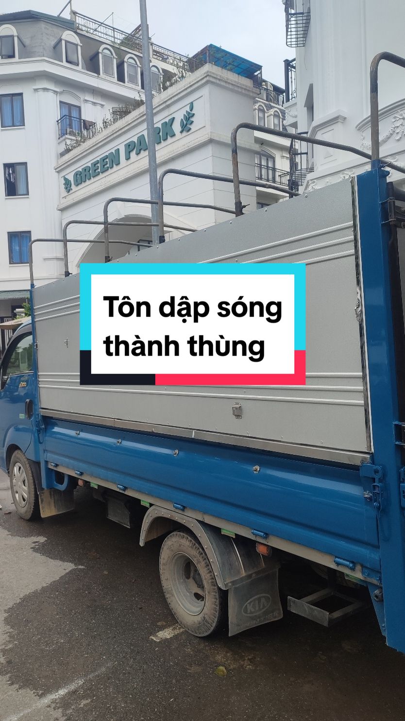 Lên tôn dập sóng thành thùng, làm lại đôi cửa mới cho bác tài K200. #phutungxe #phutungoto #phutungxetai u