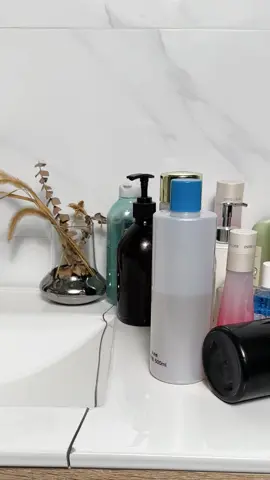 #vanitymakeup #tiktokviral #vanity #asmr #organize #MakeupRoutine #bathroom Organize my beauty room with me
