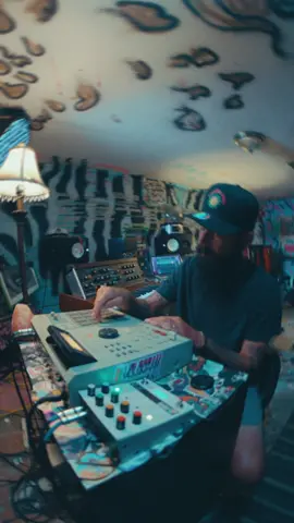 Good eye 👁️  #beatmaking #mpc2000xl #fyyoupage #mpcbeats #lofibeatmaker #lofibeatmaker #fouryoupagage #fooooooryouuuu #lofibeats 