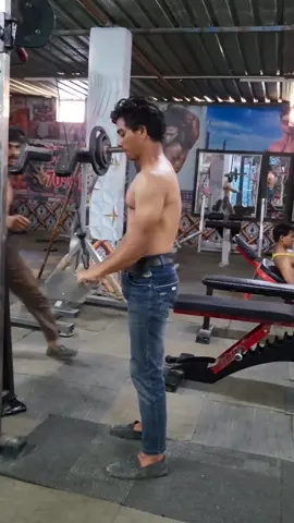 Indian gym ! 😂  @Ilyas Khiladi 