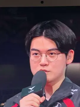Chúc mừng Guma POGGGG🔥🔥 Nhưng mà ai chỉ thằng nhỏ để tóc như zậy vậy chời🙃#t1win #t1gumayusi #gumayusi 