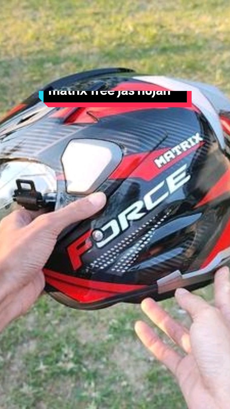Helm force motif matrix double visor yang check out free jas hujan..  #helmforce #helmdoublevisor #extratrafficsession 
