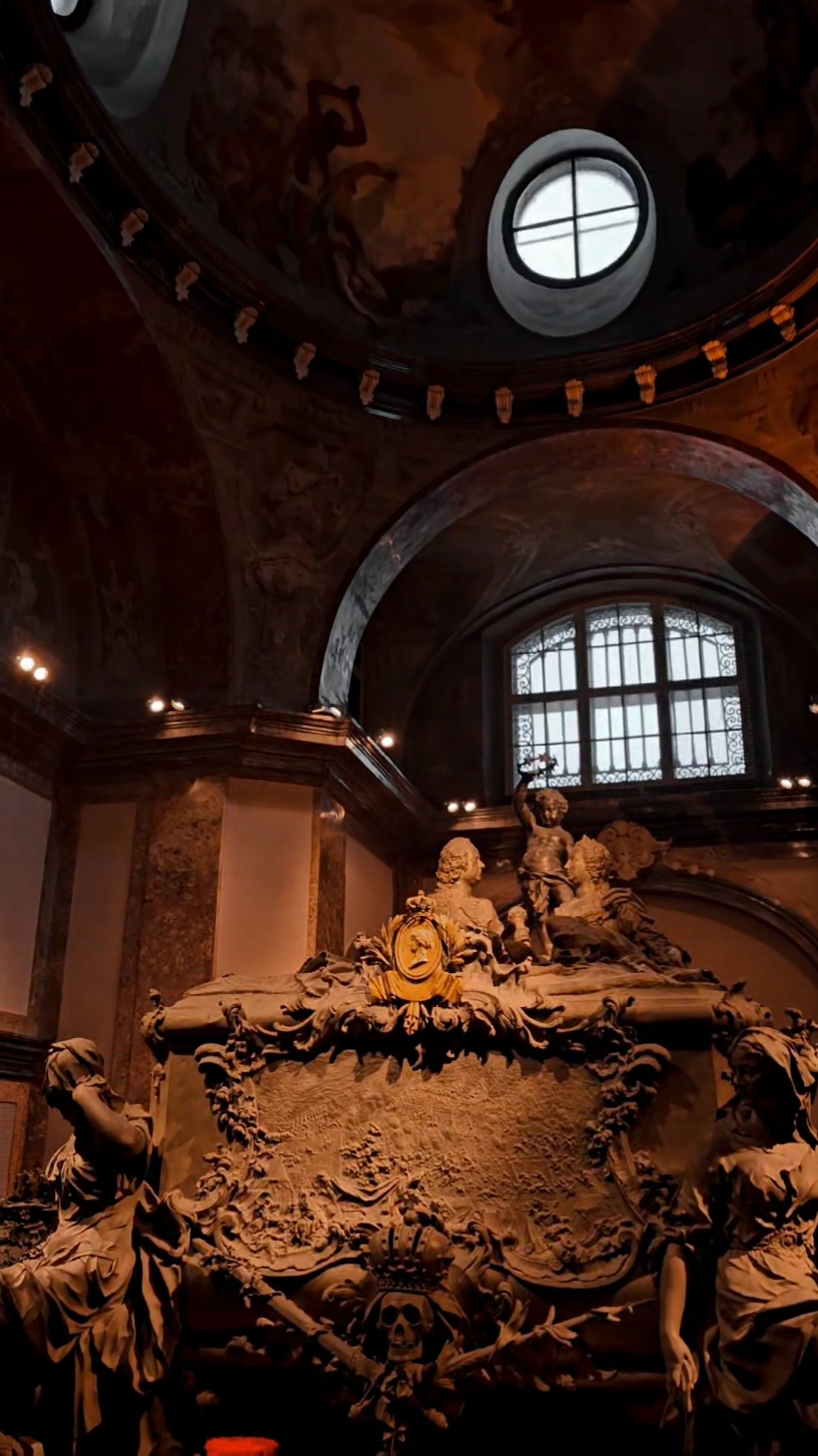 That was beautiful  #pov #fyp #marieantoinette #olympics #ceremony #openingceremony #Paris #vienna #austria #travel #traveltiktok #travelvideo #video #coffin #gothic #history #tiktok #viralpost #viraltiktok 