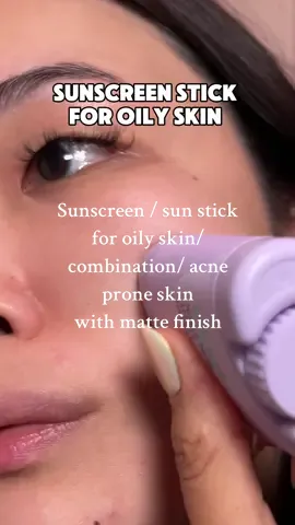 Sunstick for oily / combination skin, non greasy and no white cast 🤝🏻💅🏻 Isntree Onion Fresh Light Sunstick @isntree 💜 #sunstick #sunscreenforoilyskin #sunscreenreview #oilyskin #spf #spf50 #isntreesunstick #kbeauty #koreanskincare #sunscreentips #skincareforoilyskin 