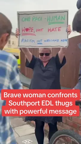 Brave woman confronts Southport EDL thugs with powerful message amid riot outside mosque #dailymirror #breakingnews #fyp 
