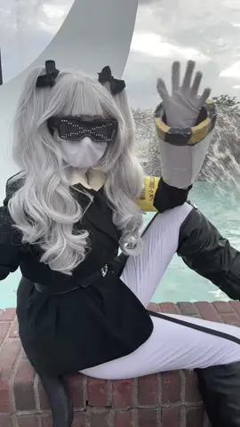 Serial Designation J here ⚠️💛 . . . . #glitchproductionsmurderdrones #cosplaymurderdrones #serialdesignationj #murderdronescosplayj #jcosplaymurderdrones #jcosplay #jmurderdrones #murderdronescosplay 