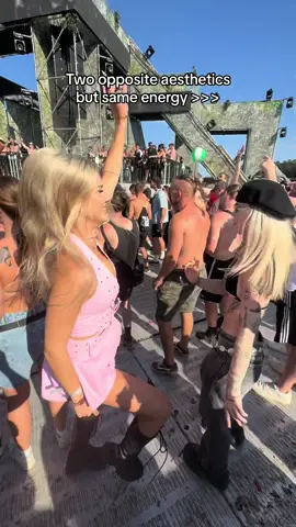 Junge liebs komplett @unregierbar #techno #dance #ravegirls #raveoutfit #raver #openbeatz #viral #aesthetics #techtok #ravetok 
