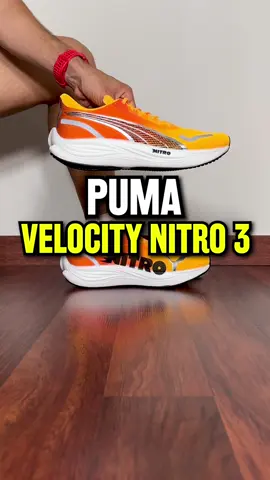 🚀 PUMA VELOCITY NITRO 3 👟 @Top4Running @PUMA   ⠀⠀⠀⠀⠀⠀⠀⠀⠀ 👟 La Puma Velocity Nitro 3 es una zapatilla para el entrenamiento diario, de pisada neutra, diseñada para velocidad y kilometraje, con un enfoque en la estabilidad y la capacidad de respuesta. Con una altura de 36 mm en el talón y 26 mm en el antepié (10 mm de drop), y un peso de aproximadamente 283g en talla 44 EU, esta zapatilla destaca en un mercado competitivo gracias a su tecnología avanzada y un precio accesible de 130 euros. ⠀⠀⠀⠀⠀⠀⠀⠀⠀ ▶️ La mediasuela de la Puma Velocity Nitro 3 combina espuma Nitro inyectada con nitrógeno y una capa inferior de ProFoam EVA. Esta combinación ofrece un buen rebote y estabilidad. La altura ha aumentado en 2 mm en comparación con versiones anteriores proporcionando una amortiguación superior, mientras que la estructura rígida y el rocker acentuado facilitan un despegue eficiente, ideal para ritmos más rápidos. ⠀⠀⠀⠀⠀⠀⠀⠀⠀ ⭐️ El upper está hecho de una malla técnica bien ventilada que se ajusta de manera segura al pie. La tecnología PWRTAPE refuerza estratégicamente la parte superior, mejorando el soporte y la durabilidad. Un gran segmento semicircular de PWRTAPE con correas internas en 
