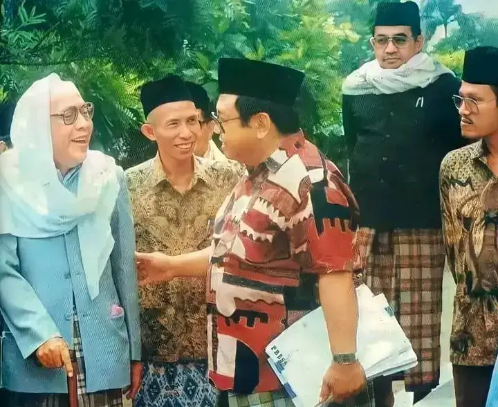 Kiai Achmad Siddiq, Kiai Sahal Mahfudh, Kiai Abdurrahman Wahid, tiga kiai dengan kemampuan public speaking yang sangat baik. Lahumul Fatihah