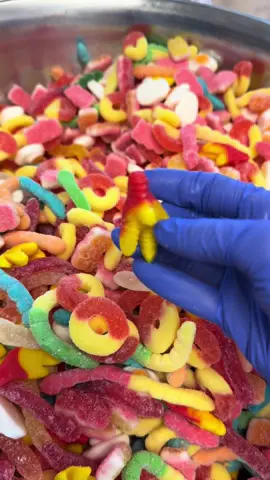 The ultimate mix 🍭🍬 Give us all the CANDY 😋👅 #rubybond #candy #candymix #candytok #candytiktok #gummies #chickenfeet #sourworms #gummyworms 
